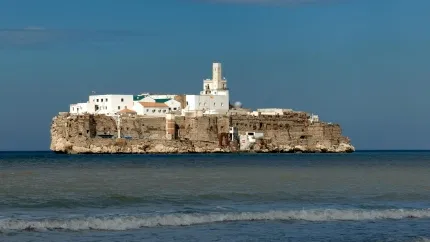 Peñón de Alhucemas, territorio español en la costa de Marruecos