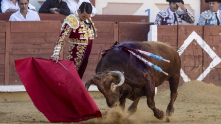 Derechazo de José María Manzanares durante su actuación en Cuenca