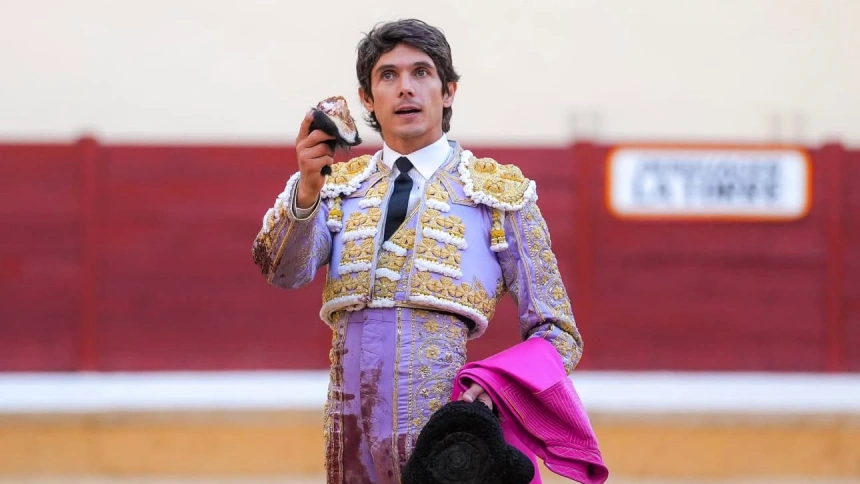Sebastián Castella, con la oreja cortada este viernes en Alcalá de Henares