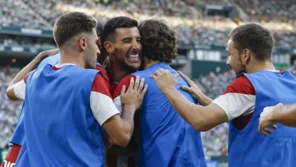 Yuri, feliz tras poner el centro que supuso el gol del Athletic ante el Betis