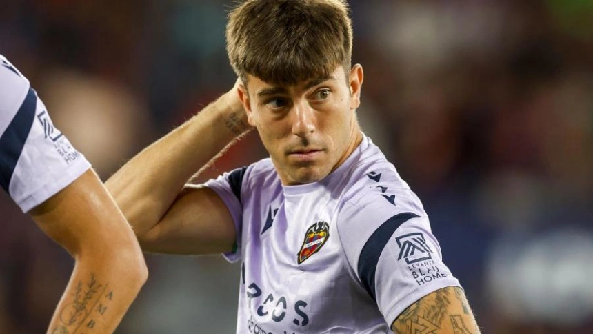 Iker Losada está cedido en el Levante UD por el Real Betis