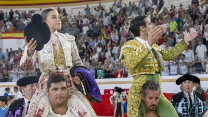 Olga Casado y Juan Ortega, a hombros en Melilla