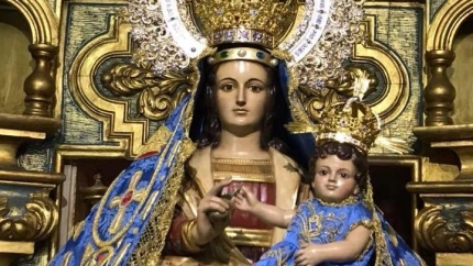 Imagen de la Virgen de las Huertas, la patrona de Lorca, con el niño Jesús en su regazo
