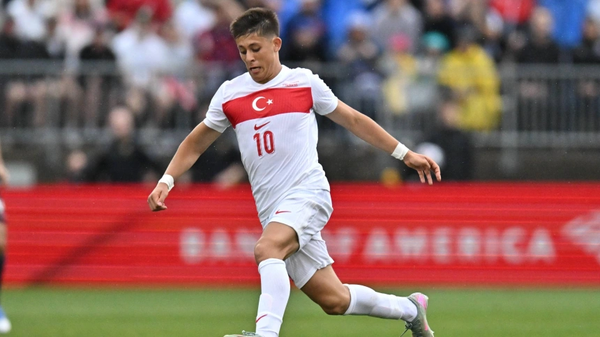 Güler, con la selección turca