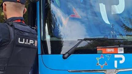 El autocar del Israel, escoltado por la Policía en Vigo