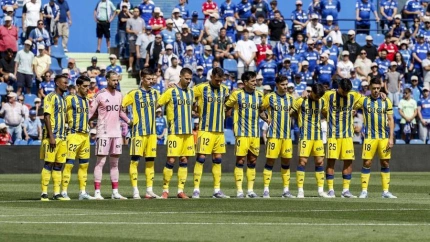 Los jugadores del Real Oviedo antes de medirse al Getafe