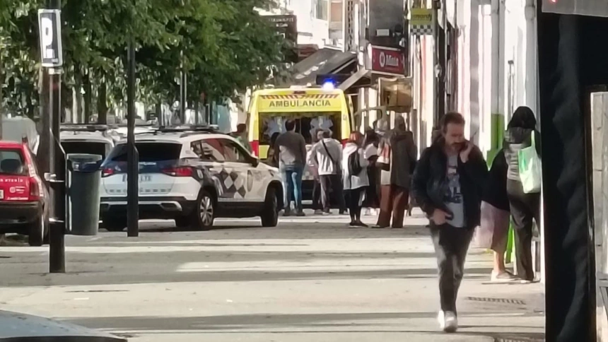 Momento en el que se producía el desahucio del piso okupa en Rodríguez de Viguri