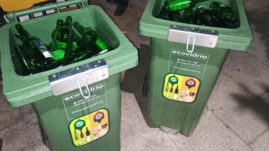 Cubos para el reciclaje de vidrio como los que se repartirán entre los bares durante la feria de Lorca