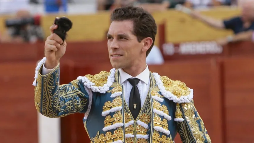 Ginés Marín, con la oreja cortada este viernes en Guadalajara