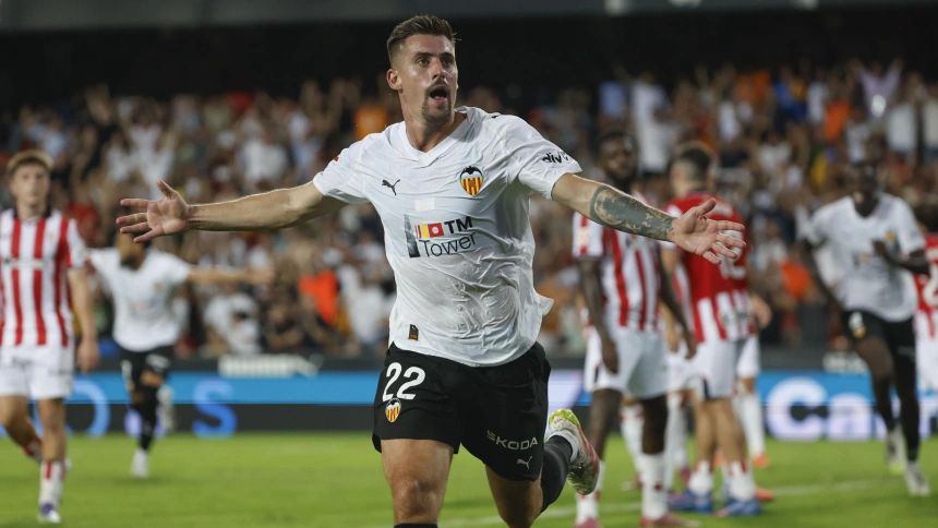 Santamaría celebra su gol, en el Valencia - Athletic