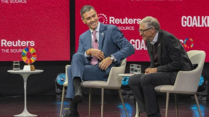 Sánchez en Nueva York en una conferencia junto a Bill Gates