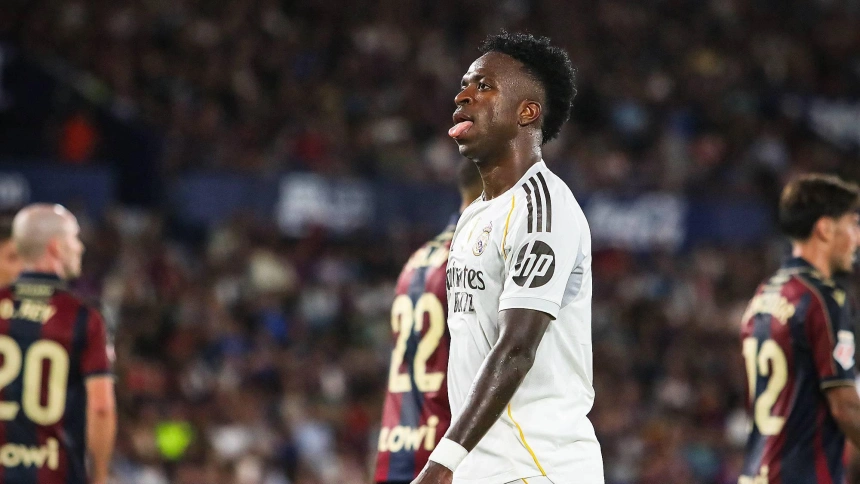 Vinicius, durante el partido de este martes en el Ciudad de Valencia ante el Levante.