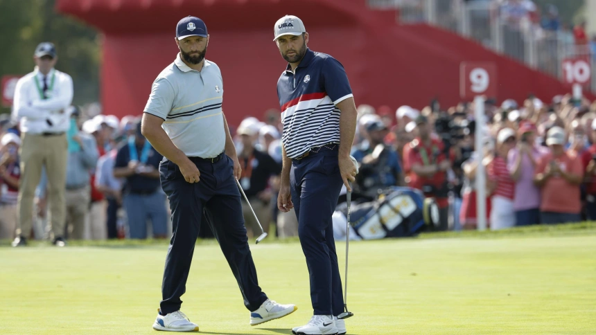 Jon Rahm y Scottie Scheffler, durante la primera jornada de la Ryder