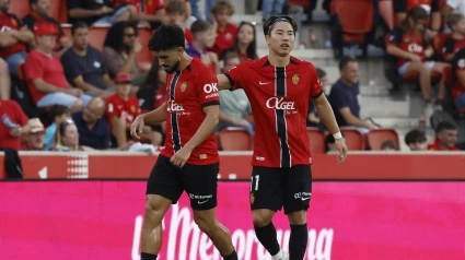 Takuma Asano celebra su gol en el Mallorca-Alavés