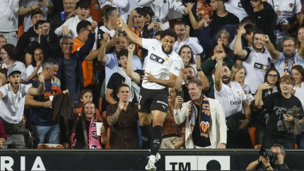 Danjuma celebra el gol del Valencia al Oviedo
