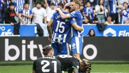 Lucas Boyé celebra su gol en el Alavés-Elche