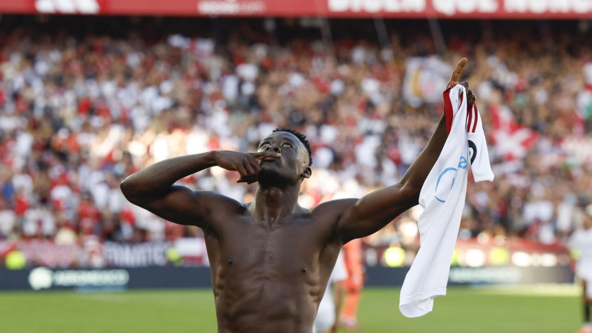 Akor Adamas celebra el 4-1 del Sevilla contra el Barcelona