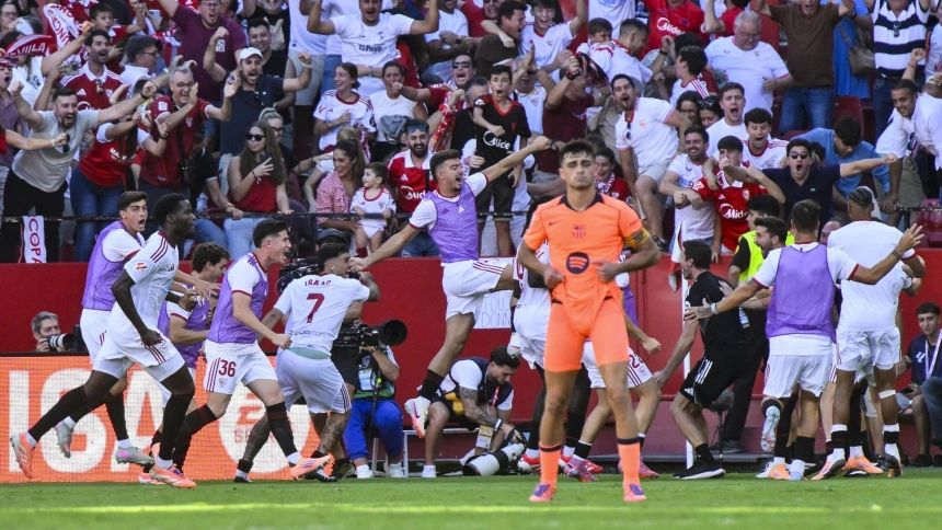El Sevilla celebra uno de los goles al Barcelona