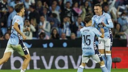 Los jugadores del Celta celebran el gol ante el Atlético