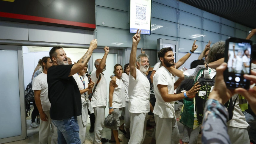 Llegada de los 21 activistas españoles que formaban parte de la Flotilla Global Sumud