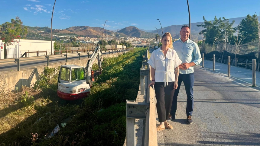 El Ayuntamiento de Motril limpia la Rambla de las Brujas ante fuerte lluvias