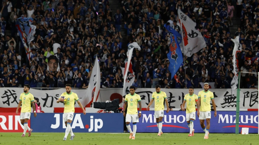 Los jugadores de Brasil tras su derrota contra Japón