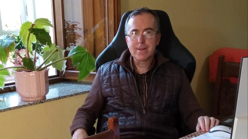 Víctor Márquez, el cura de Muimenta (Lugo) y otras decenas de parroquias más