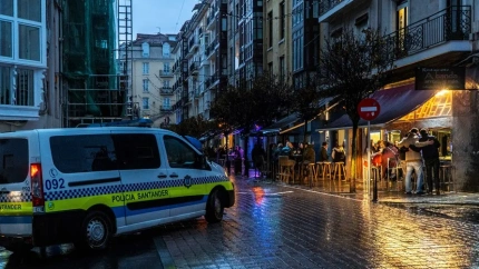 Policía controla la calle de Peña Herbosa