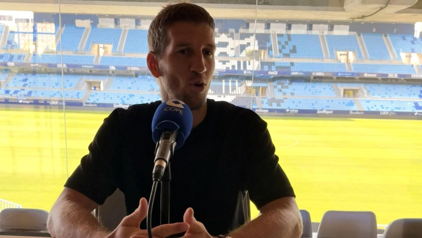 Darko Brasanac en La Rosaleda durante la entrevista en COPE Málaga.