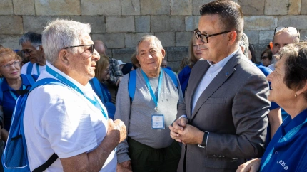 Ramón y el Conselleiro de Emigración en la Plaza de la Quintana
