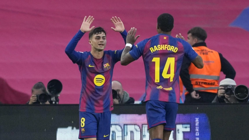 Pedri celebra con Rashford su gol en el Barcelona - Girona