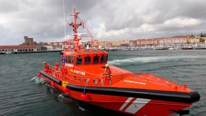 Aparece un cuerpo flotando en el mar efrente a Cerro Gordo, en La Herradura