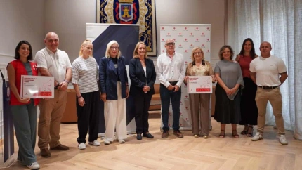 Con el lema "Básicos para construir vidas", Cruz Roja celebra el día de la banderita en la Plaza de las Comunidades Autónomas de Motril