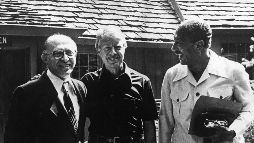 Los Acuerdos de Camp David fueron firmados por el presidente egipcio Anwar El Sadat y el primer ministro israelí Menachem Begin el 17 de septiembre de 1978.