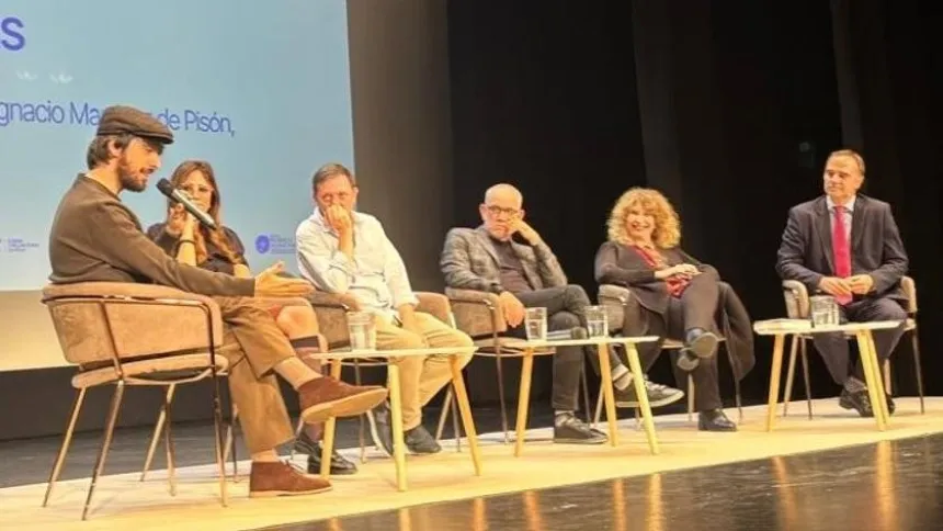 Tertulia con los finalistas de la VI Bienal Mario Vargas Llosa.