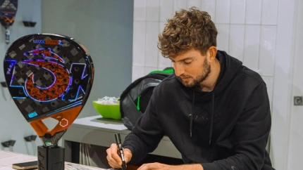 Yanguas firma a los aficionados