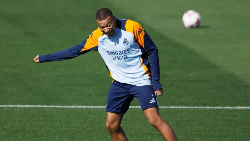 Kylian Mbappé durante un entrenamiento del Real Madrid