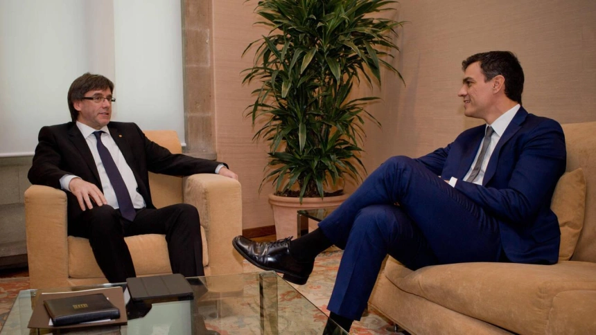 FNJEBK FNJEBK Barcelona, Catalonia, Spain. 15th Mar, 2016. Catalan regional President Carles Puigdemont (L) meets Spain's Socialist party leader Pedro Sanchez (R) in the Palau de la Generalitat of Barcelona on 15 March, 2016. © Jordi Boixareu/ZUMA Wire/Alamy Live News