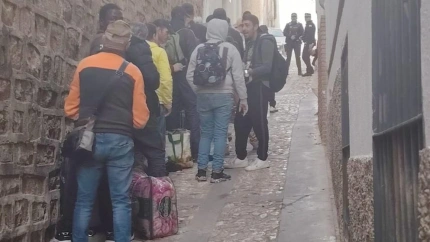 Cáritas alerta del colapso en Jaén: decenas de temporeros duermen en la calle