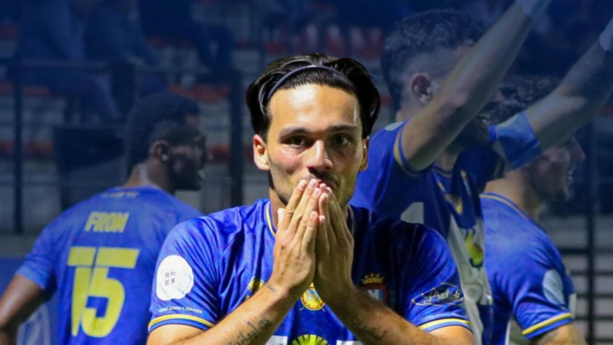 Willy, celebrando el segundo gol del CF Lorca Deportiva