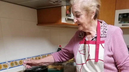 Isabel cocinando