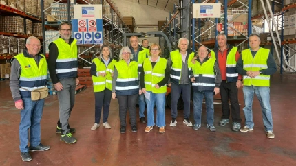 Ángel, voluntario del Banco de Alimentos, a la izquierda de la foto junto al resto de voluntarios