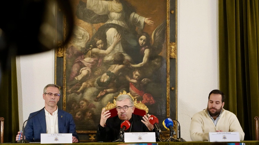 El arzobispo de Valladolid, Luis Argüello, explica la aportación de los ciudadanos a la Iglesia