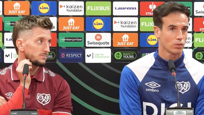 Balliu e Íñigo Pérez, en la rueda de prensa del Rayo Vallecano