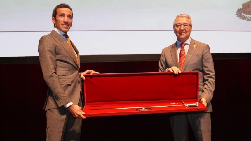 David de Miranda recogiendo el Estoque de Plata de Málaga