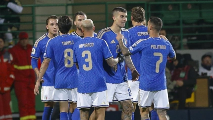 Los jugadores de Italia celebran un gol ante Moldavia