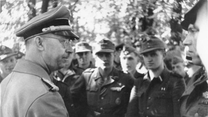 Un alemán residente en la Costa del Sol descubre a sus 47 años un secreto familiar que lo ha dejado en shock: "Soy nieto de un monstruo"Der Reichsführer-SS Heinrich Himmler, der am 7.Oktober d. Js. 44 Jahre alt wird, im Gespräch mit Männern der Waffen-SS im Westen.SS-PK: Ege