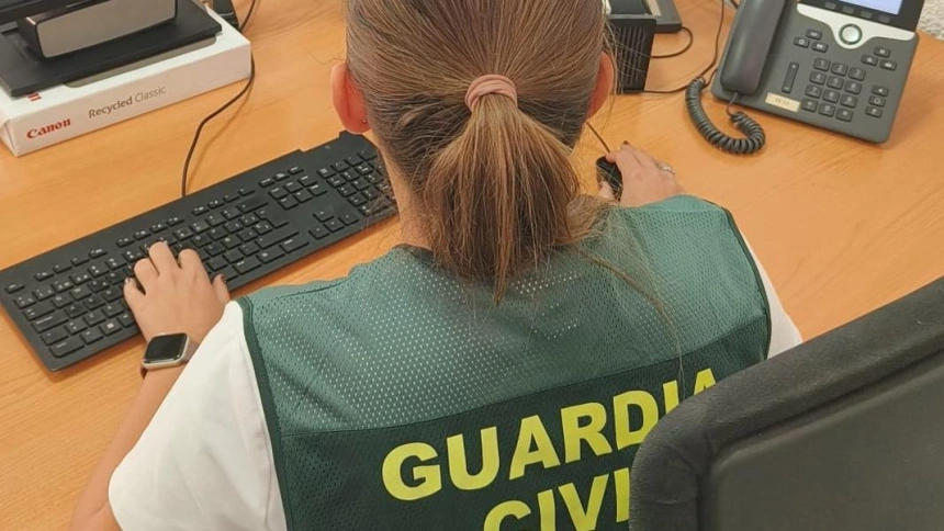 La Guardia Civil detiene a una mujer por estafar más de 800.000 euros a una treintena de perjudicados