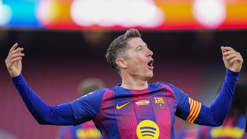 Lewandowski celebra su gol con el Barcelona