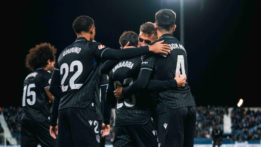 Los jugadores del Almería celebran un gol en Leganés